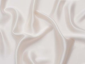 La seta è un tessuto pregiato per l’abbigliamento
